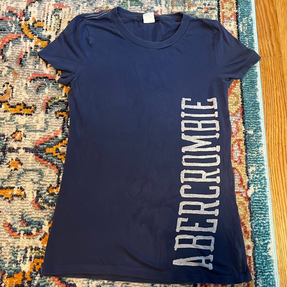 Lg women’s Abercrombie navy blue t-shirt